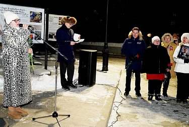 В память о бойцах СВО зажгли сотни свечей
